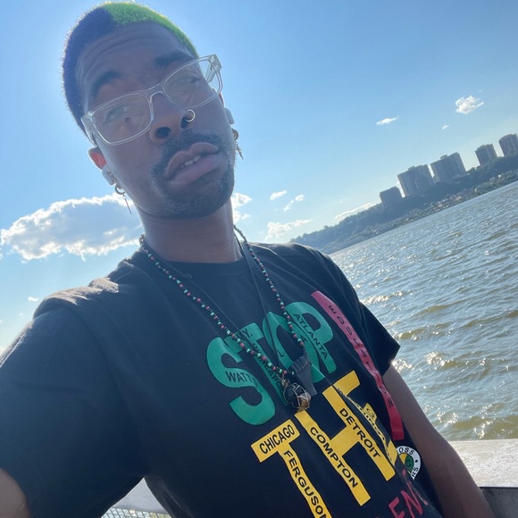 Meet your Posher, Qwymae - Picture 4 of 4